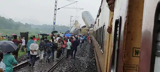 दार्जिलिंग ट्रेन हादसे में 15 की मौत, 60 घायल: मालगाड़ी ने कंचनजंगा एक्सप्रेस को टक्कर मारी, सिग्नल अनदेखी की आशंका दार्जिलिंग ट्रेन हादसे में 15 की मौत, 60 घायल: मालगाड़ी ने कंचनजंगा एक्सप्रेस को टक्कर मारी, सिग्नल अनदेखी की आशंका